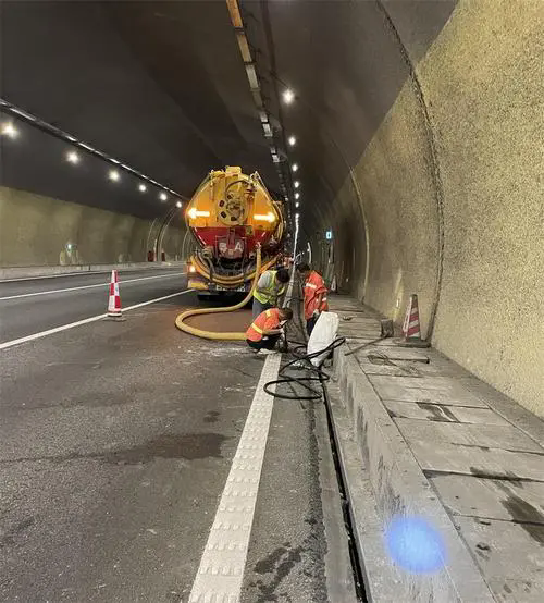 夷陵隧道排水渠清淤